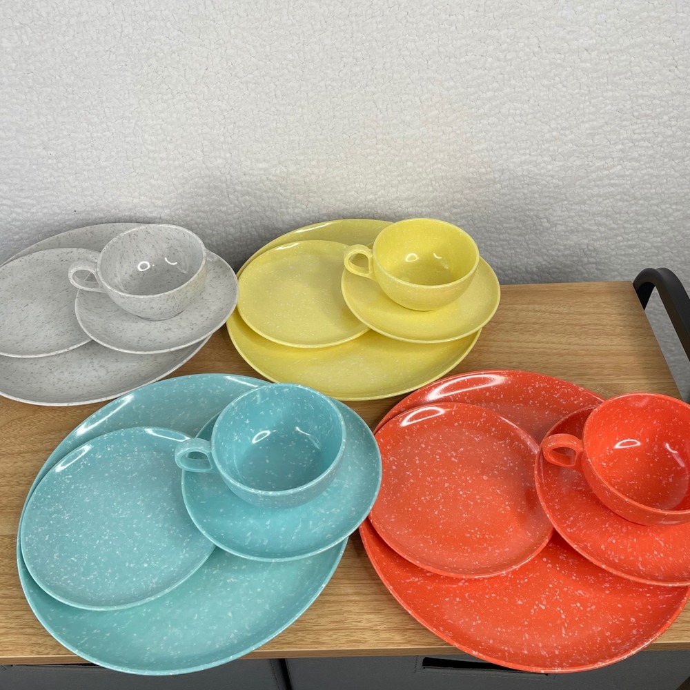Vintage Confetti Speckled Melamine Dinnerware Set 16pc MCM Colorful Picnicware